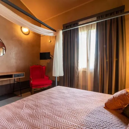 לינה וארוחת בוקר Aqua Venere Pool & 4*