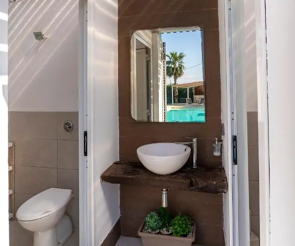 לינה וארוחת בוקר Aqua Venere Pool & מרסאלה