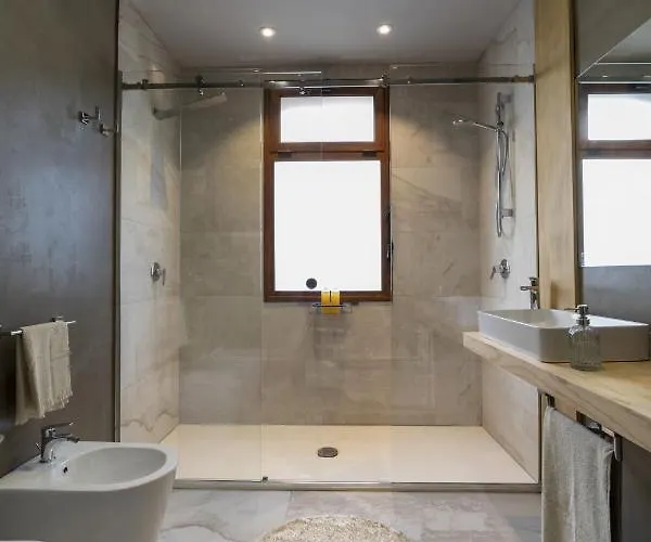 לינה וארוחת בוקר Aqua Venere Pool &