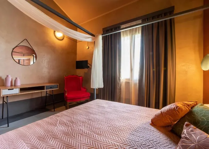 לינה וארוחת בוקר Aqua Venere Pool & 4*